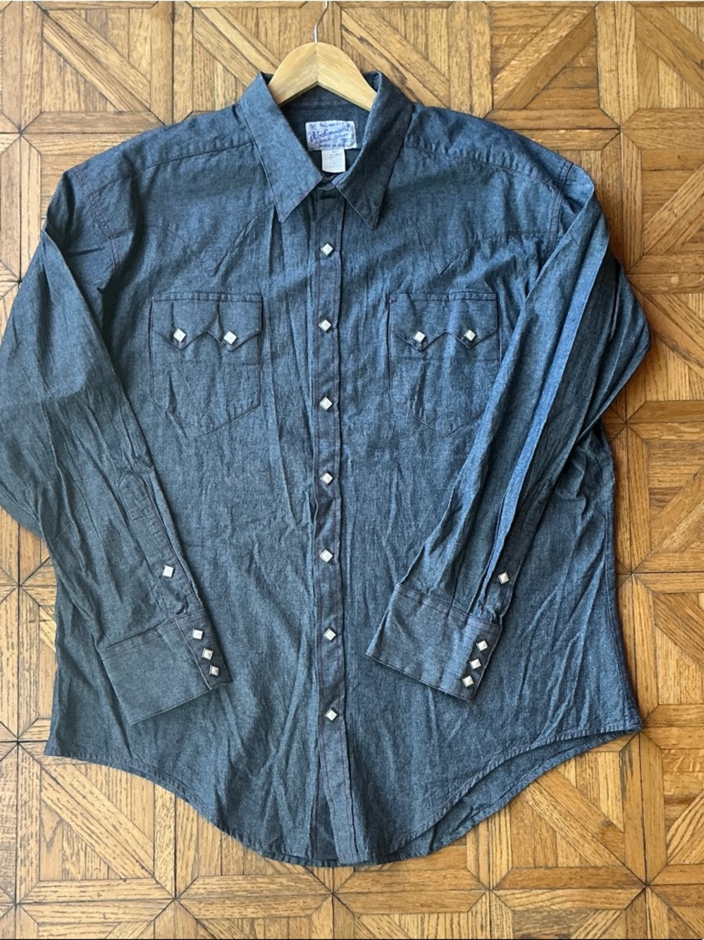 Rockmount Ranch Wear Men’s  Button-Down Shirt with Snap Pockets